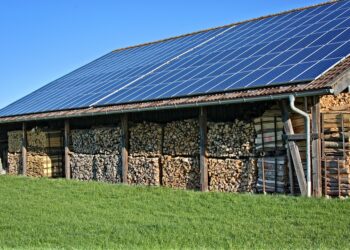 The Renewable Showdown: Solar Power vs Wind Energy – Which Reigns Supreme?