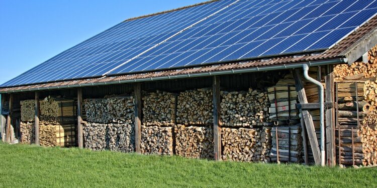 The Renewable Showdown: Solar Power vs Wind Energy – Which Reigns Supreme?