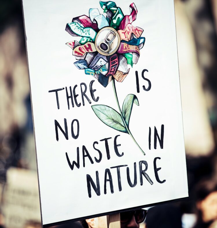 there is now waste in nature sign