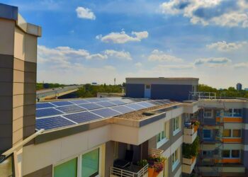 Powering Your Home Sustainably: Embracing Renewable Energy Solutions