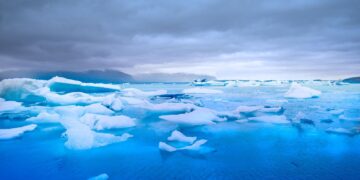 Explore the stunning ice formations in Jökulsárlón, Iceland's iconic glacier lagoon.